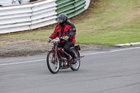 Vintage-motorcycle-club;eventdigitalimages;mallory-park;mallory-park-trackday-photographs;no-limits-trackdays;peter-wileman-photography;trackday-digital-images;trackday-photos;vmcc-festival-1000-bikes-photographs